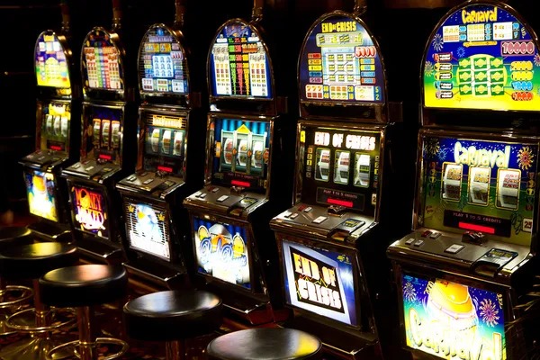 Live table games studio at maharaja188 showing blackjack and roulette dealers
